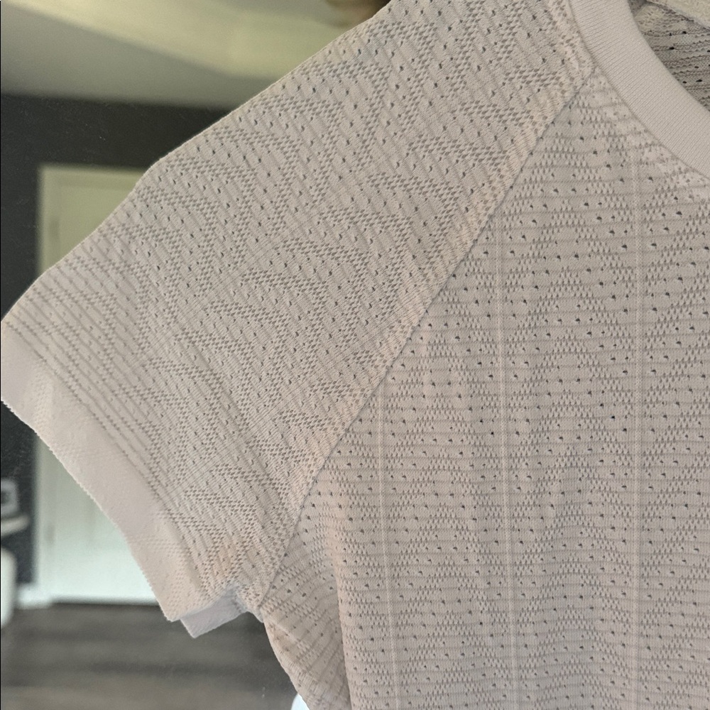 lululemon athletica Textured White Crop Top - Picture 5 of 6